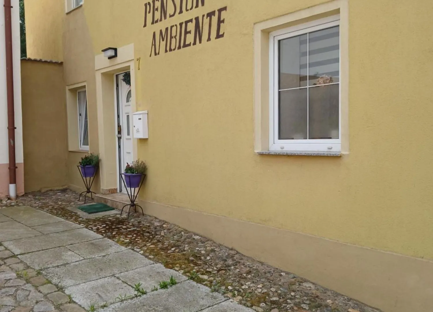 Eingang der Pension Ambiente in Mühlberg
